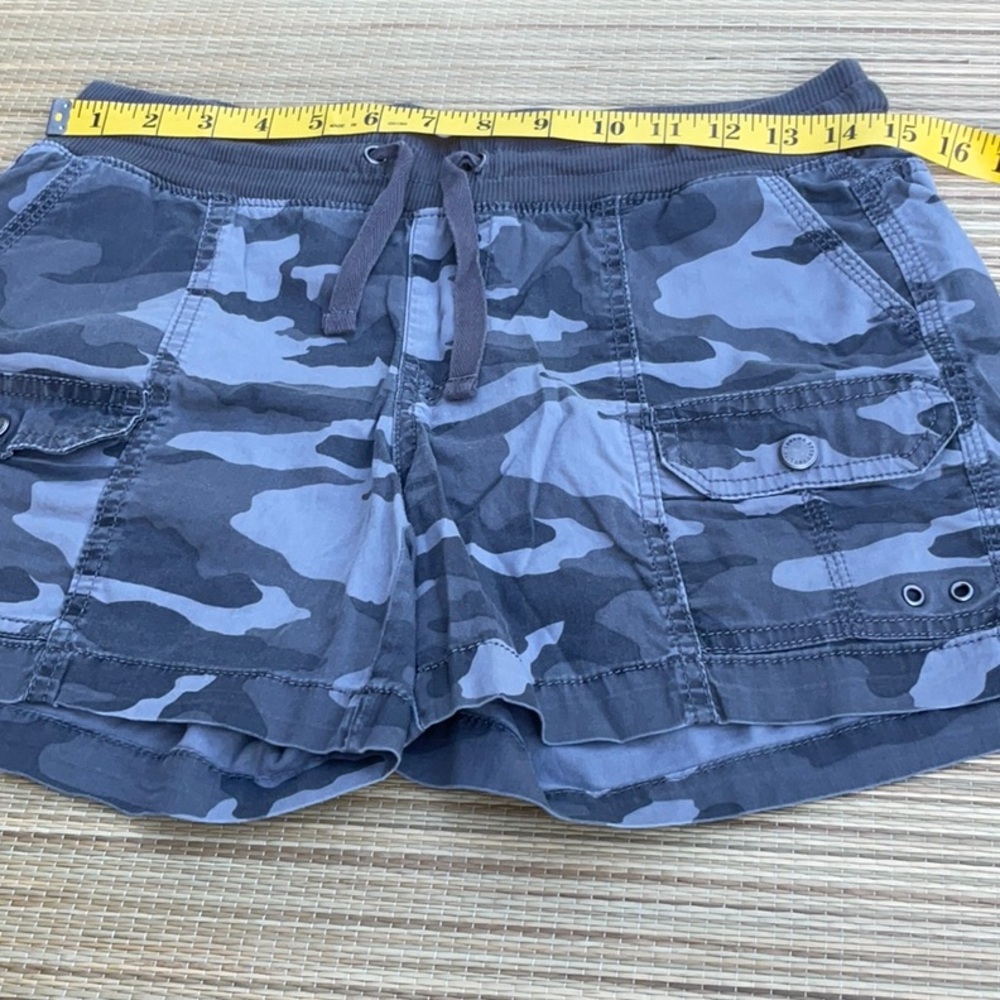 Sonoma Goods For Life Gray Camouflage Women's Shorts Size 4 - Picture 3 of 11